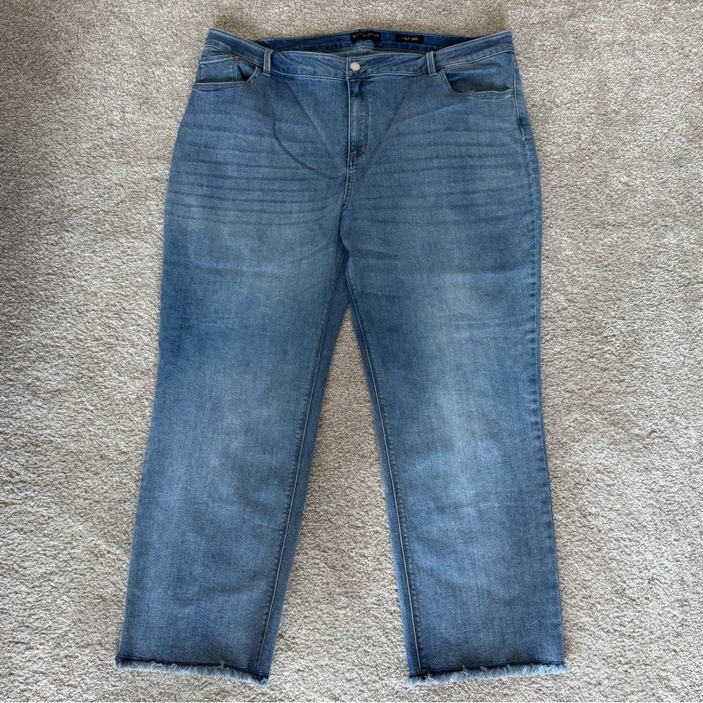 Susan Graver medium wash straight ankle jean with frayed hem